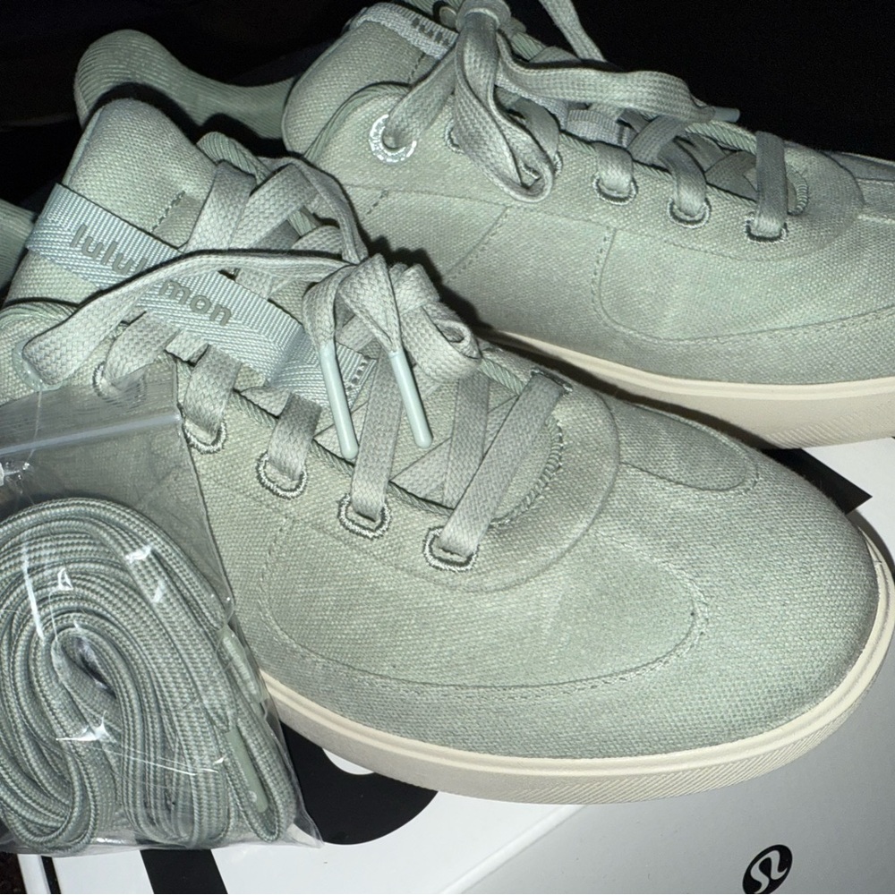 Lululemon sneakers size 9